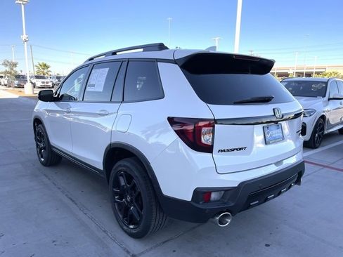 Used 2025 Honda Passport Black Edition image 4