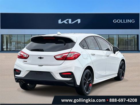 Used 2018 Chevrolet Cruze LT w/ Convenience Package image 3