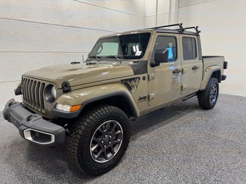 Used 2020 Jeep Gladiator Sport AWD/4WD image 1