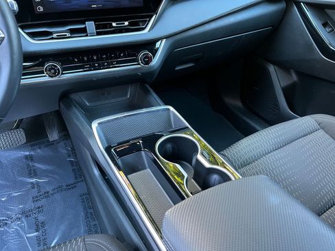 Used 2025 Chevrolet Equinox LT image 37