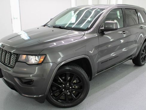 Used 2019 Jeep Grand Cherokee Altitude AWD/4WD image 28