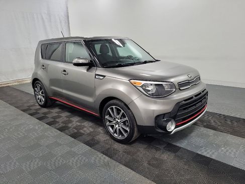 Used 2019 Kia Soul ! FWD image 11
