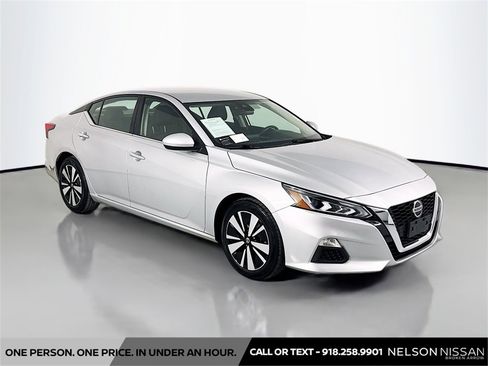 Used 2021 Nissan Altima 2.5 SV image 3
