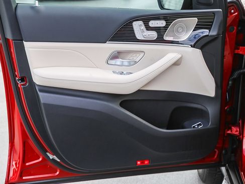 Used 2024 Mercedes-Benz GLS 580 4MATIC image 18