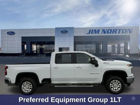 Used 2024 Chevrolet Silverado 2500 LT AWD/4WD image 3