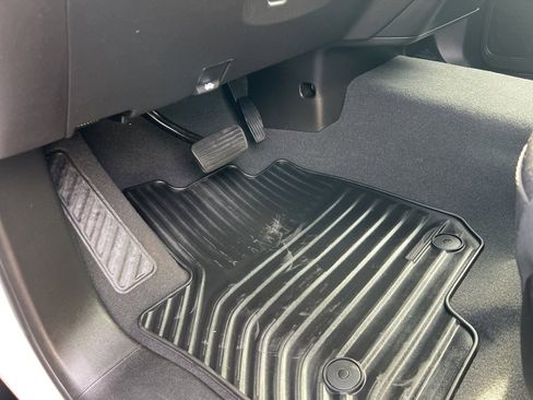 Used 2024 Chevrolet Silverado 2500 Custom w/ Custom Value Package image 18