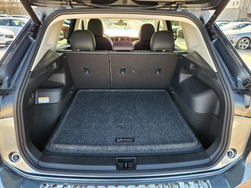 Certified 2025 Volkswagen Tiguan SE image 19