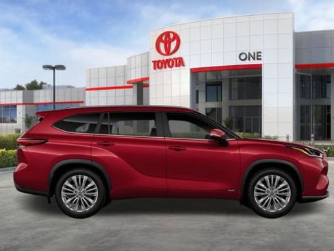 New 2026 Toyota Highlander Platinum AWD/4WD image 15
