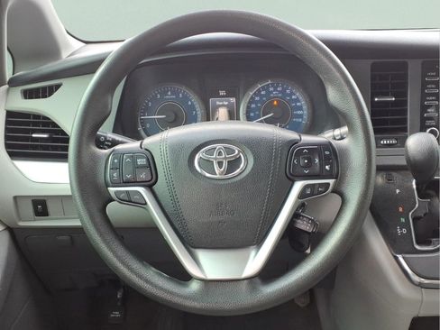 Used 2018 Toyota Sienna LE FWD image 5