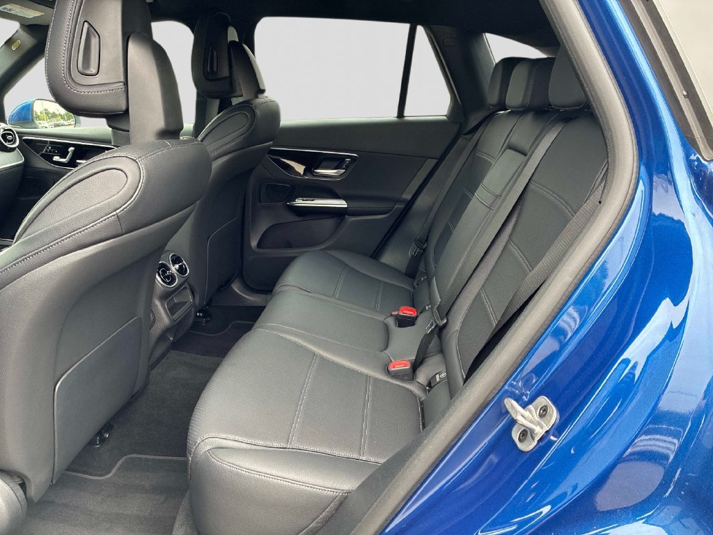 Used 2025 Mercedes-Benz GLC 300 4MATIC image 15