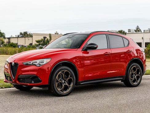 New 2025 Alfa Romeo Stelvio Sprint image 7