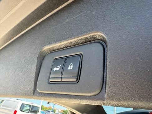 Used 2025 Nissan Rogue SV FWD image 29