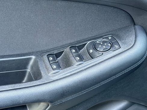 Used 2018 Ford Edge SE FWD image 12
