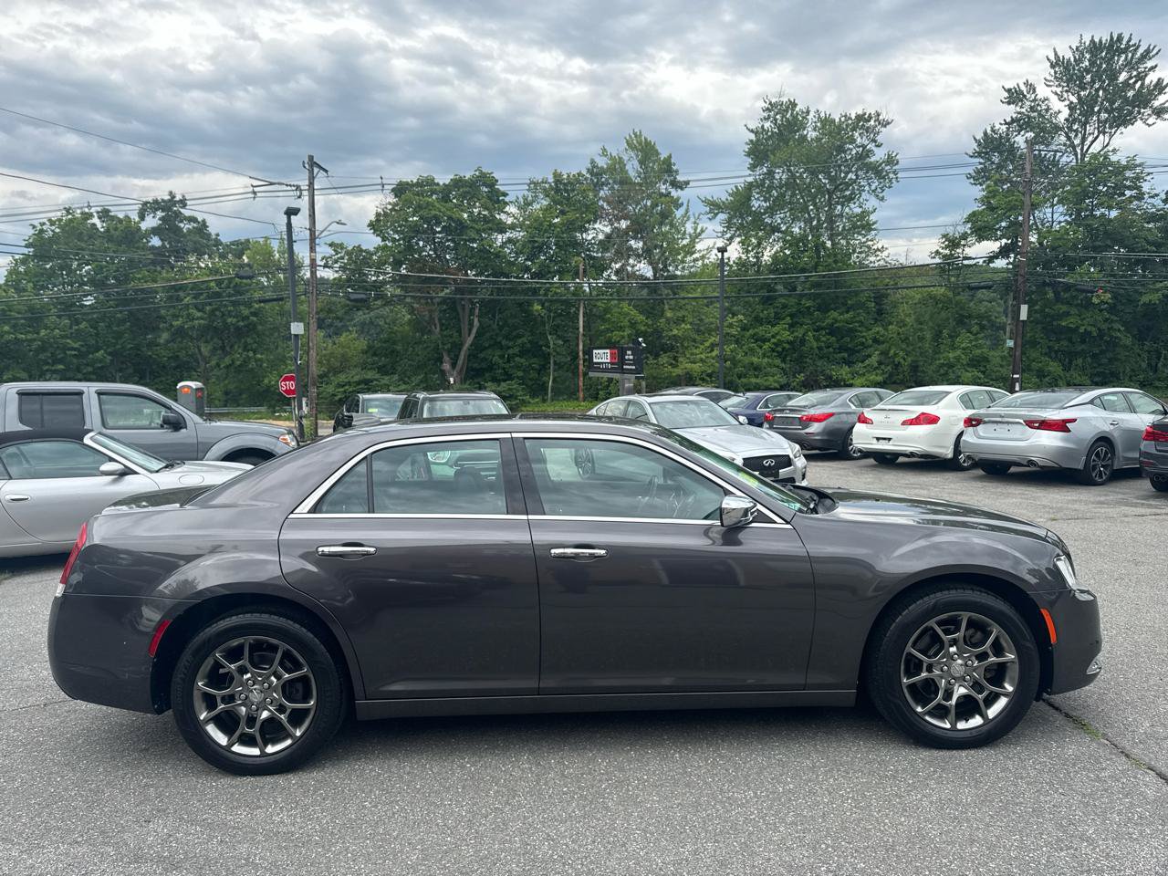 Used 2019 Chrysler 300 Limited AWD/4WD image 7