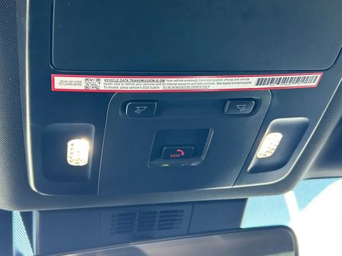 Used 2025 Toyota Camry SE w/ Convenience Package image 18