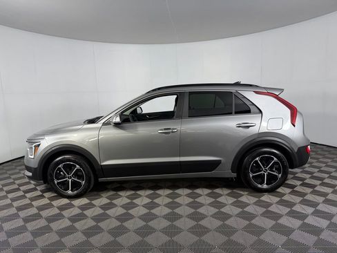 Used 2025 Kia Niro EX FWD image 11