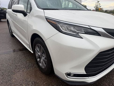 Used 2021 Toyota Sienna XLE w/ XLE Plus Package FWD image 16