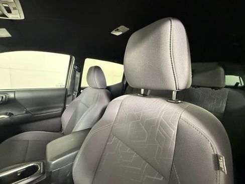 Used 2019 Toyota Tacoma TRD Off-Road AWD/4WD image 7