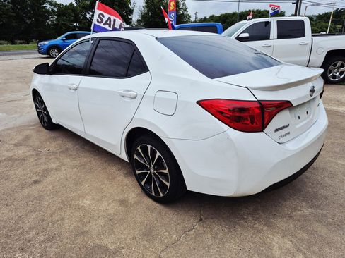 Used 2018 Toyota Corolla SE FWD image 3