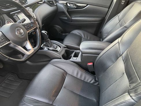 Used 2022 Nissan Rogue Sport SL w/ Premium Package image 9