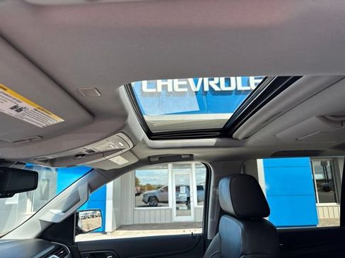 Used 2020 Chevrolet Suburban Premier AWD/4WD image 12