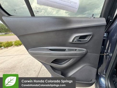 Used 2019 Chevrolet Trax LT w/ Sun & Sound Package AWD/4WD image 26