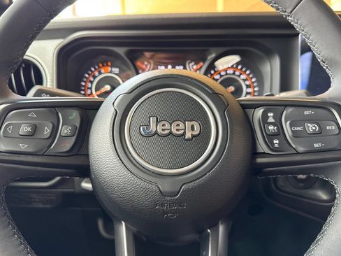 Used 2025 Jeep Wrangler Unlimited Sport AWD/4WD image 28