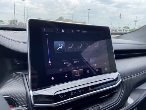 Used 2022 Jeep Compass Altitude w/ Sun and Sound Group image 14