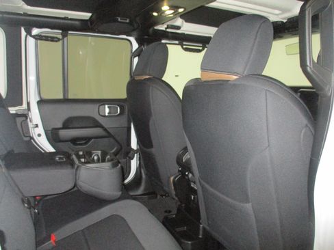 Used 2021 Jeep Wrangler Unlimited Rubicon AWD/4WD image 16
