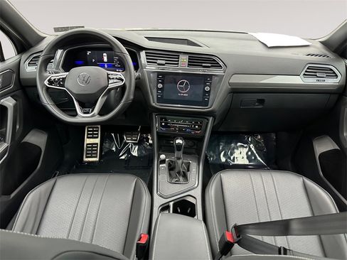 Used 2023 Volkswagen Tiguan SE R-Line image 10