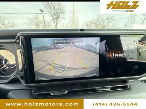 Used 2026 Jeep Wrangler Unlimited Rubicon AWD/4WD image 16