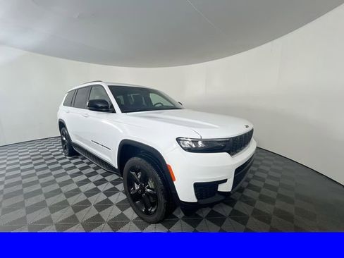 New 2025 Jeep Grand Cherokee L Altitude image 2