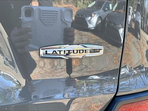 Used 2021 Jeep Cherokee Latitude Plus image 9