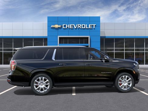 Used 2024 Chevrolet Suburban High Country w/ Premium Package 2 AWD/4WD image 5