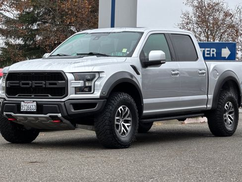 Certified 2018 Ford F150 Raptor w/ Equipment Group 802A Luxury image 8