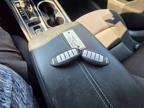 Used 2024 Nissan Altima 2.5 SV w/ SV Premium Package FWD image 25