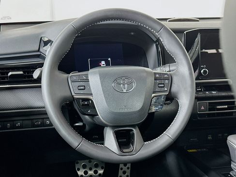 Used 2026 Toyota Camry SE FWD image 18