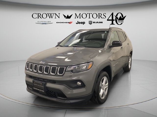 Used 2023 Jeep Compass Latitude w/ Sun and Sound Group AWD/4WD image 11
