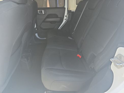 Used 2020 Jeep Wrangler Unlimited Sahara AWD/4WD image 17