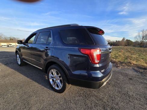 Used 2017 Ford Explorer XLT w/ Equipment Group 202A image 5