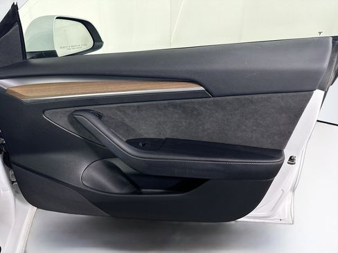 Used 2023 Tesla Model 3 Standard Range image 33