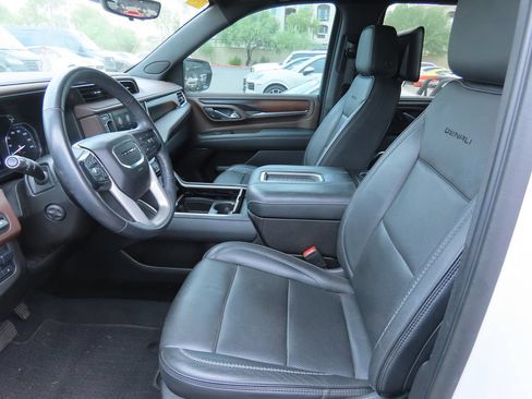 Used 2021 GMC Yukon Denali w/ Denali Ultimate Package AWD/4WD image 10