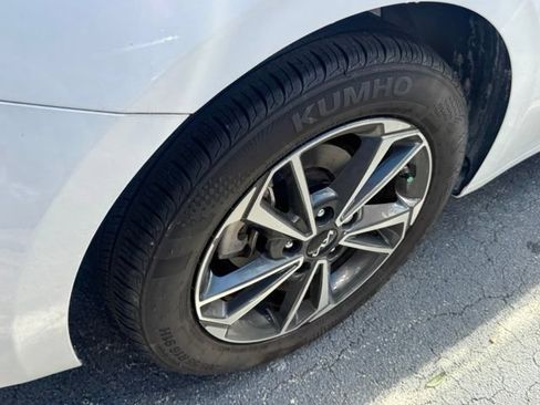 Certified 2024 Kia Forte LXS FWD image 7