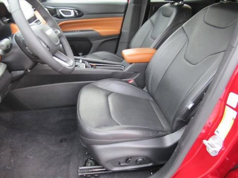 Certified 2025 Jeep Compass Limited w/ Elite Group image 15