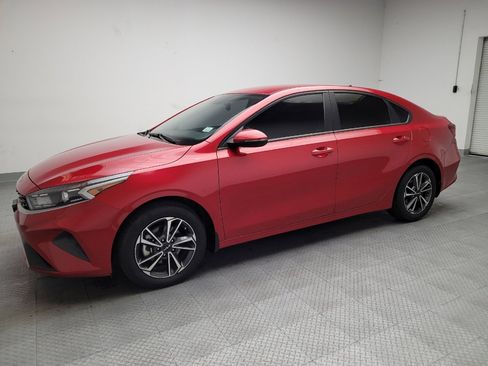 Used 2023 Kia Forte LXS w/ LXS Technology Package image 2