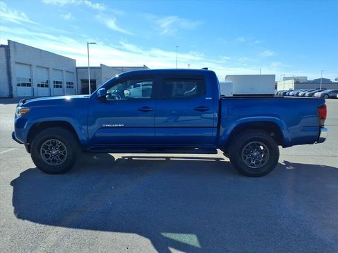 Used 2018 Toyota Tacoma SR image 4