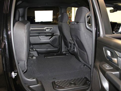 New 2026 RAM 1500 4x4 Crew Cab image 32