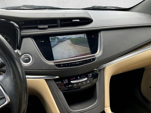 Used 2019 Cadillac XT5 FWD image 19