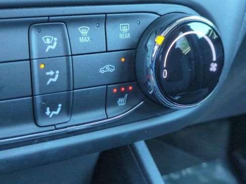 Used 2022 Chevrolet TrailBlazer LT w/ Confidence II Package FWD image 21