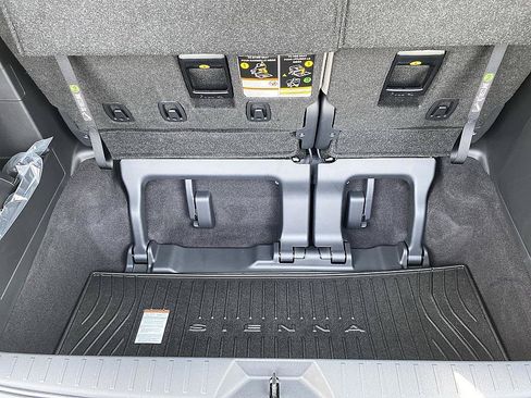 Certified 2026 Toyota Sienna XLE FWD image 31